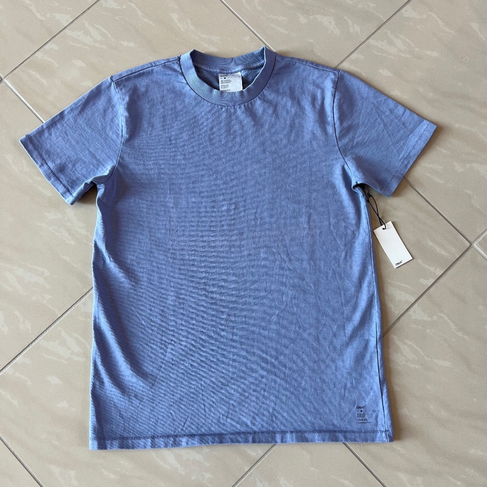 #2665 ONIA Men's Pale Iris Crew neck tee size Small